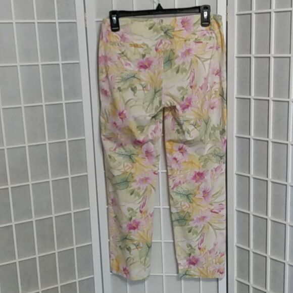 MODA international pants With A Beautiful Light Colored Floral Design - Picture 4 of 15